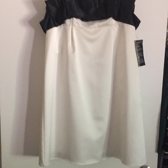 Dress - Picture 6 of 8